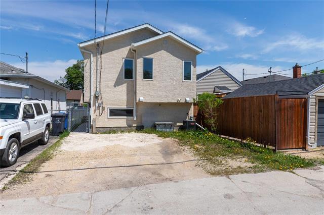 824 Martin Ave, Winnipeg, MB
