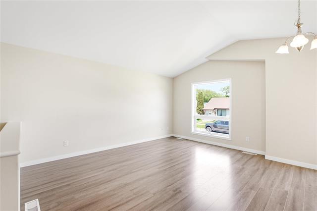 824 Martin Ave, Winnipeg, MB