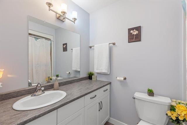 77 Amberfield Dr, Mitchell, MB