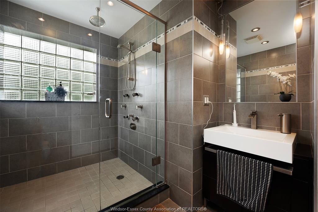 2098 Edgemore Avenue, Lasalle, ON
