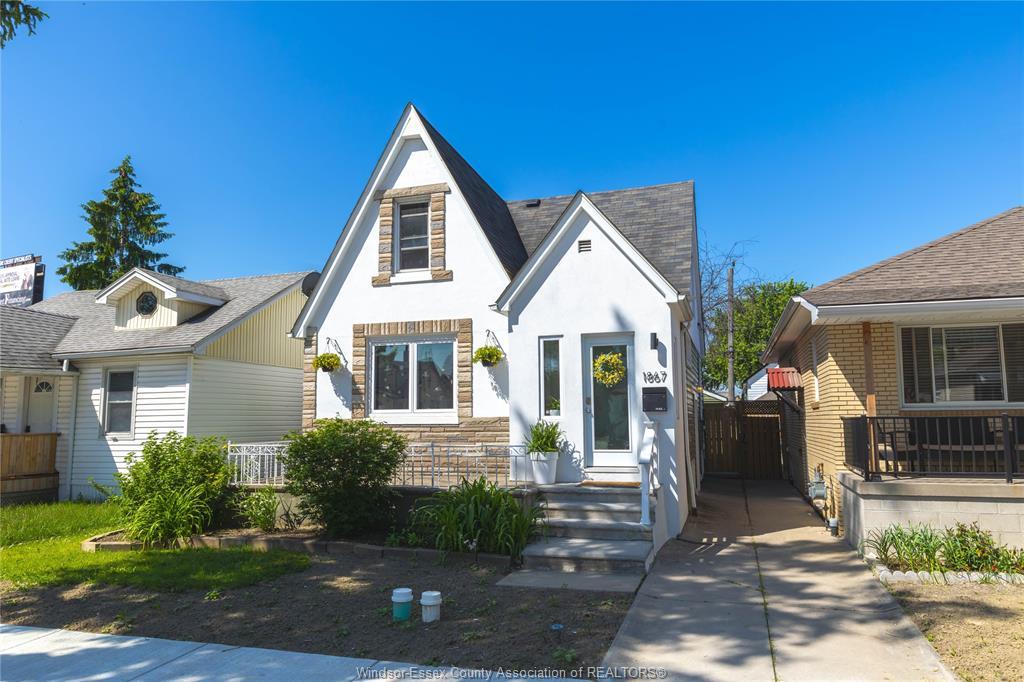 1867 St. Luke, Windsor, ON