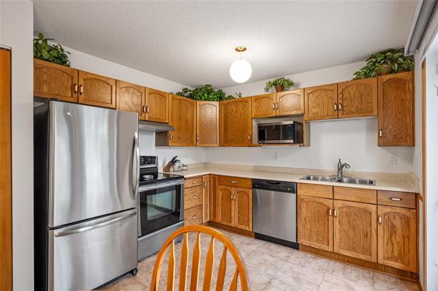 2 Furness Bay, Winnipeg, MB