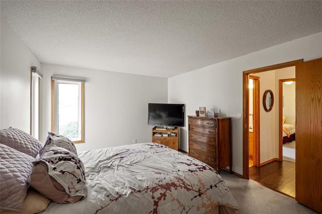 2 Furness Bay, Winnipeg, MB
