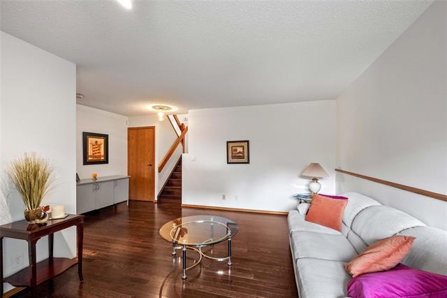 2 Furness Bay, Winnipeg, MB