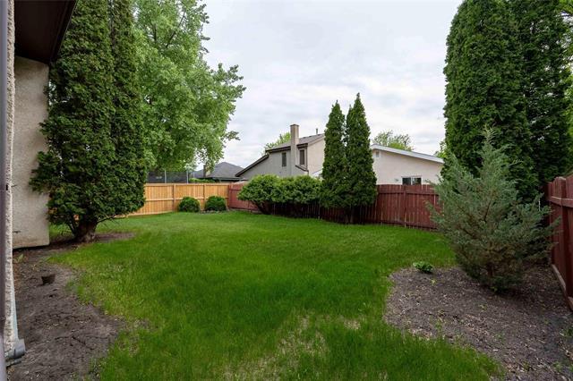 2 Furness Bay, Winnipeg, MB