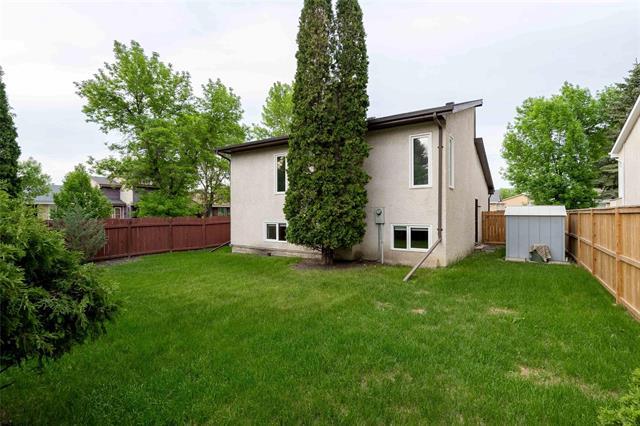 2 Furness Bay, Winnipeg, MB