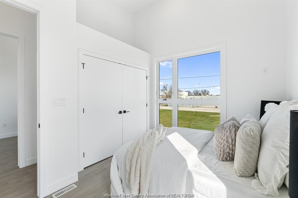 2041 Seneca Street, Windsor, ON - Indoor Photo Showing Bedroom