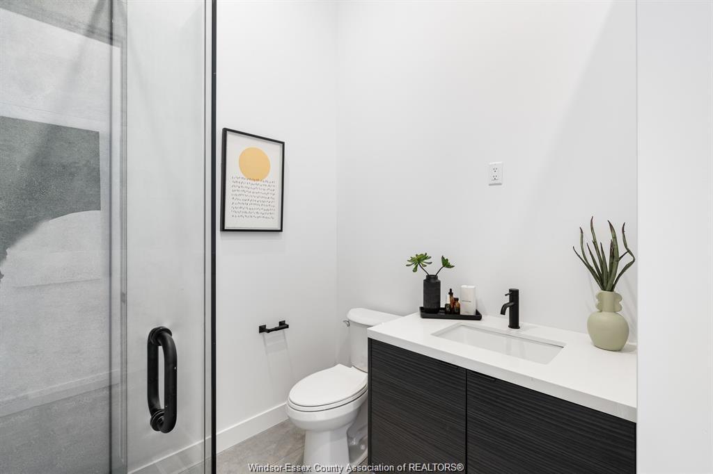 2041 Seneca Street, Windsor, ON - Indoor Photo Showing Bathroom