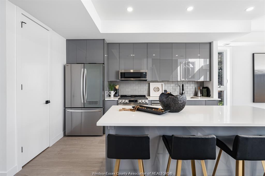 2041 Seneca Street, Windsor, ON - Indoor Photo Showing Kitchen With Upgraded Kitchen