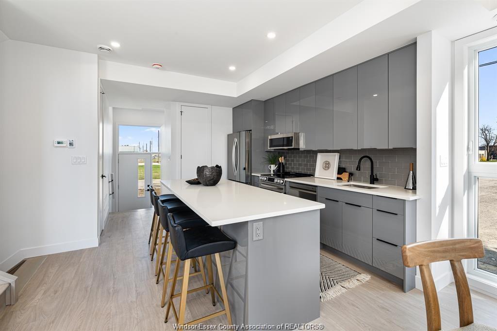 2041 Seneca Street, Windsor, ON - Indoor