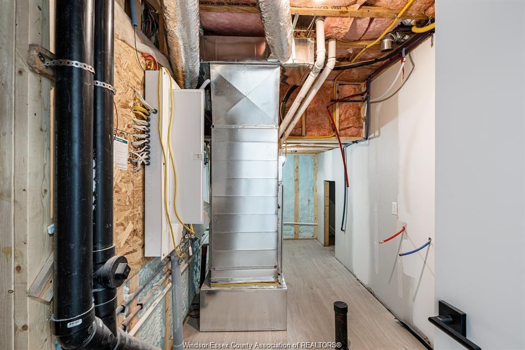 2041 Seneca Street, Windsor, ON - Indoor Photo Showing Basement