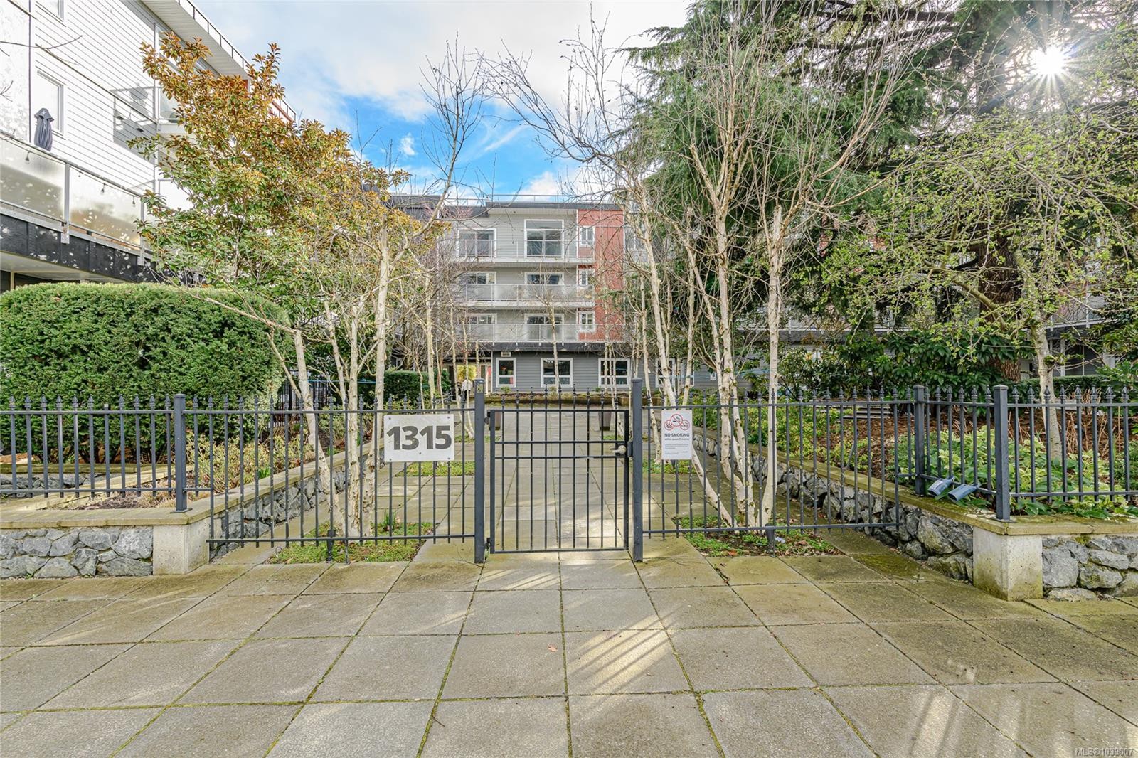 #210-1315 Esquimalt Rd, Esquimalt, BC