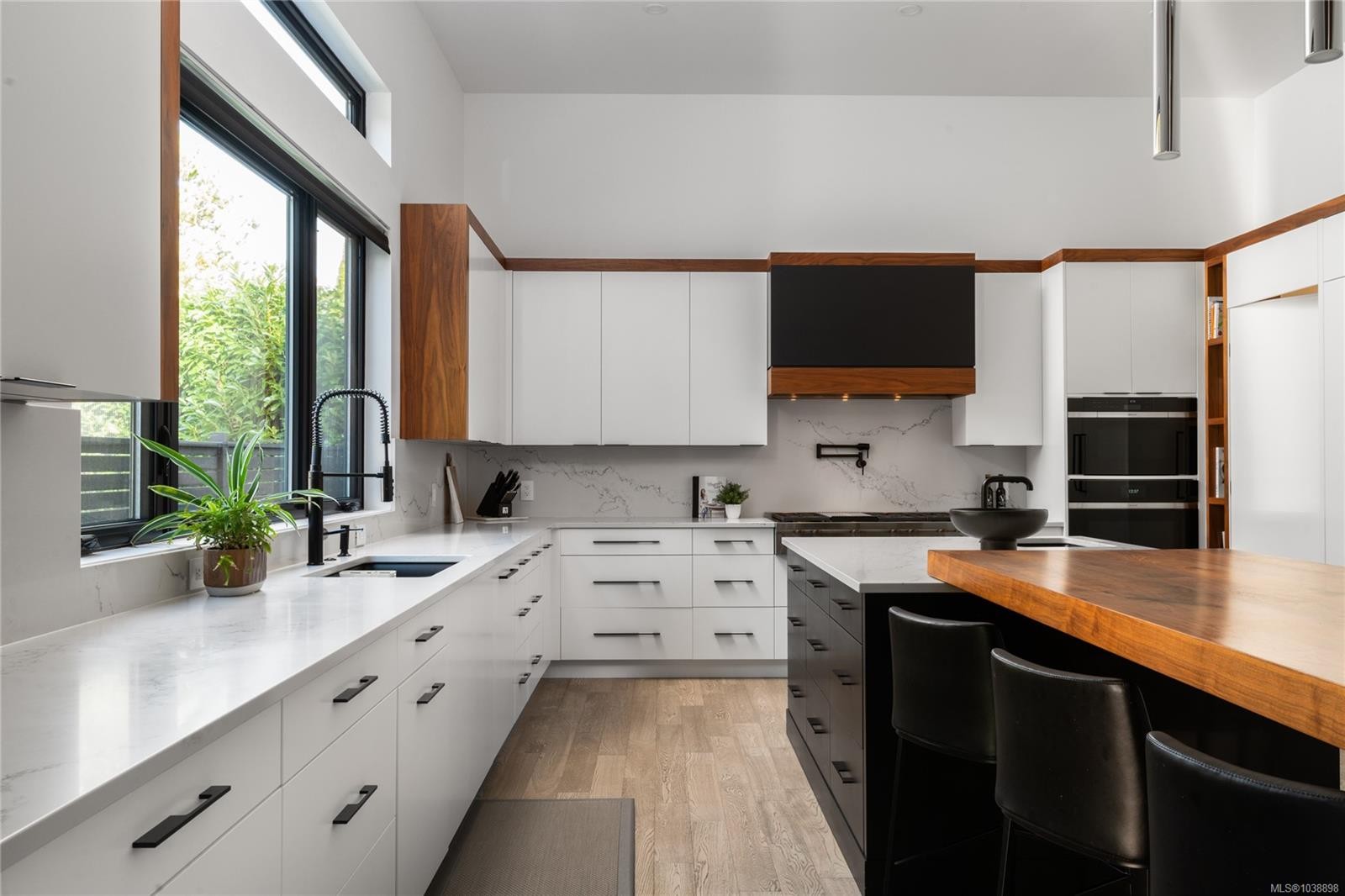 374 Sunset Ave, Oak Bay, BC