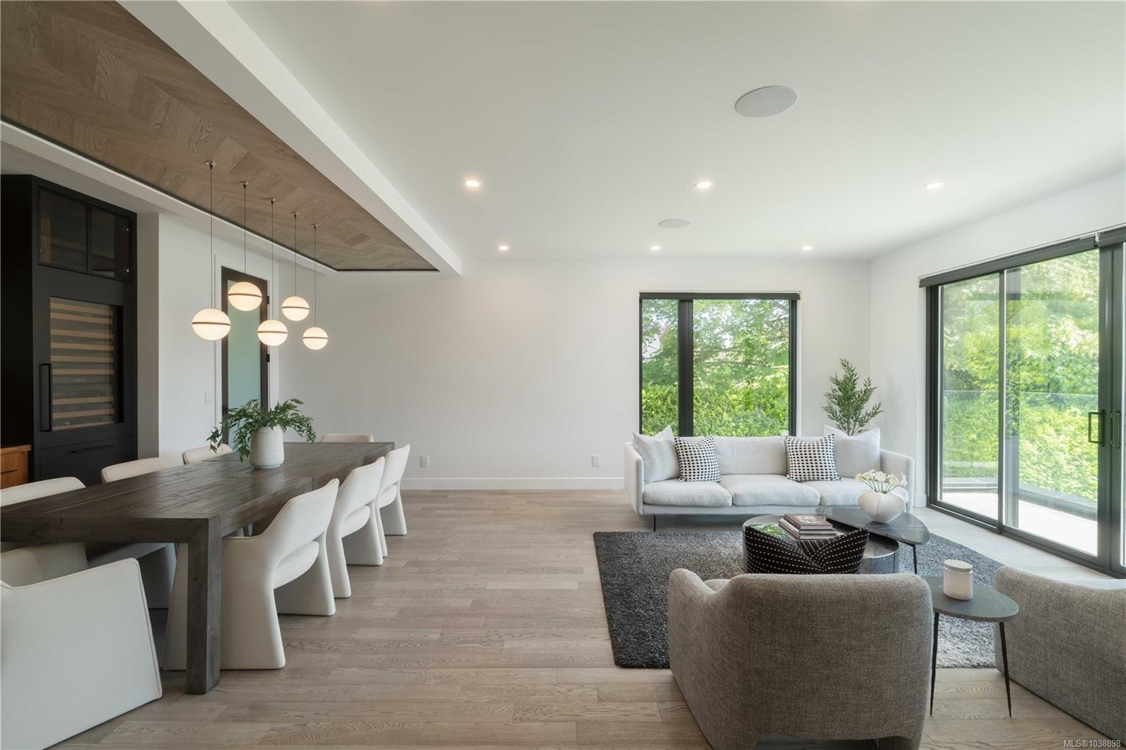 374 Sunset Ave, Oak Bay, BC