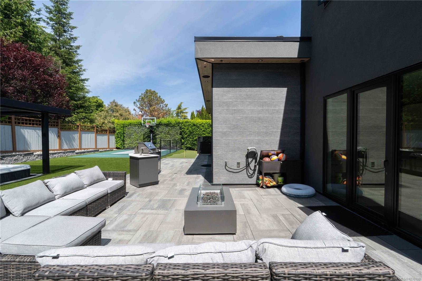 374 Sunset Ave, Oak Bay, BC