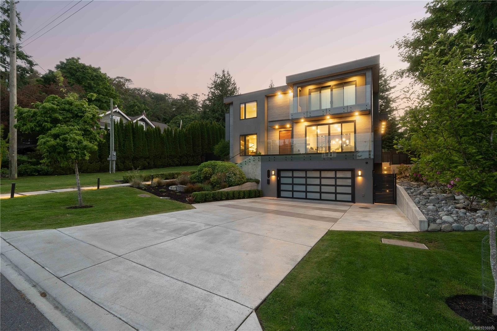 374 Sunset Ave, Oak Bay, BC