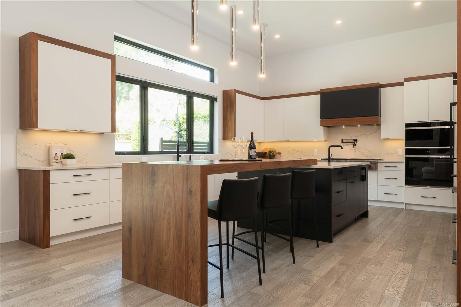 374 Sunset Ave, Oak Bay, BC