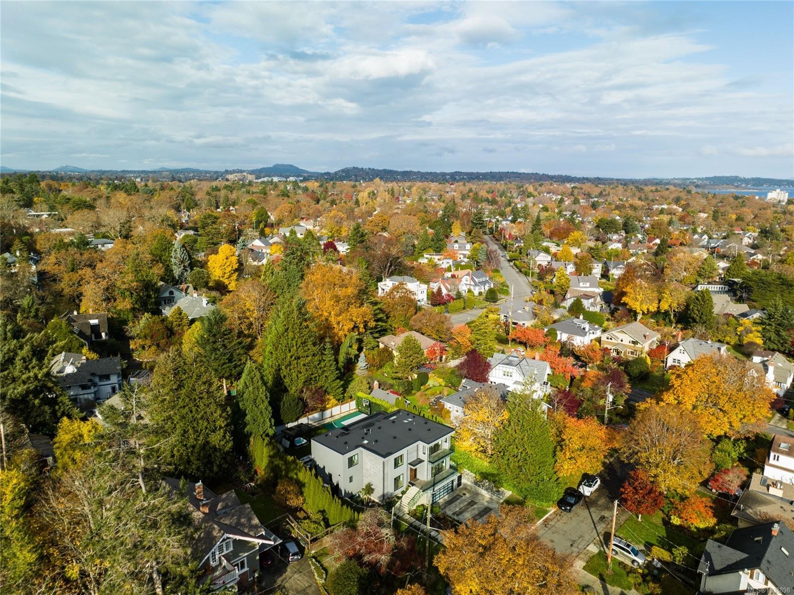 374 Sunset Ave, Oak Bay, BC