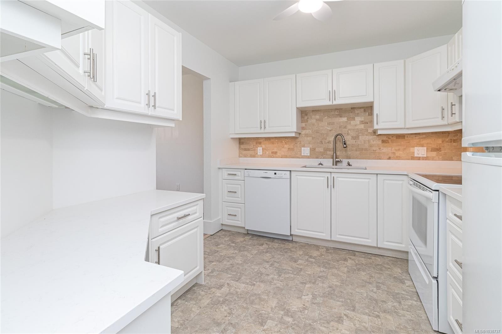 #310-73 Gorge Rd West, Saanich, BC