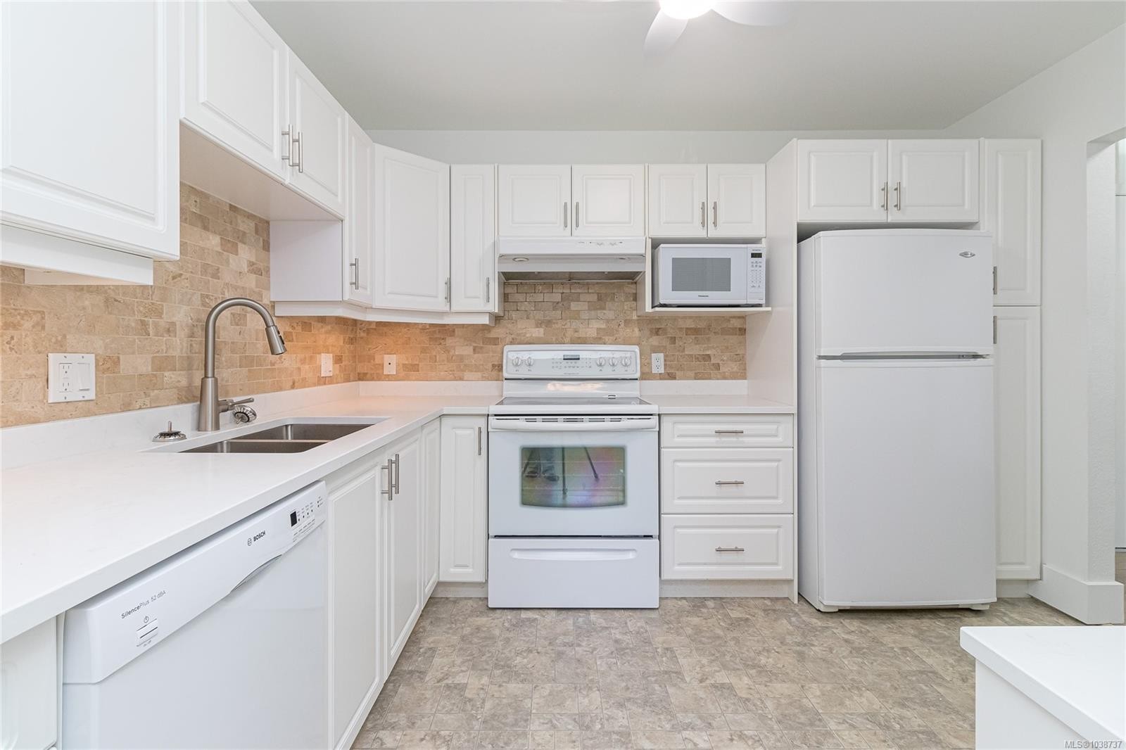 #310-73 Gorge Rd West, Saanich, BC