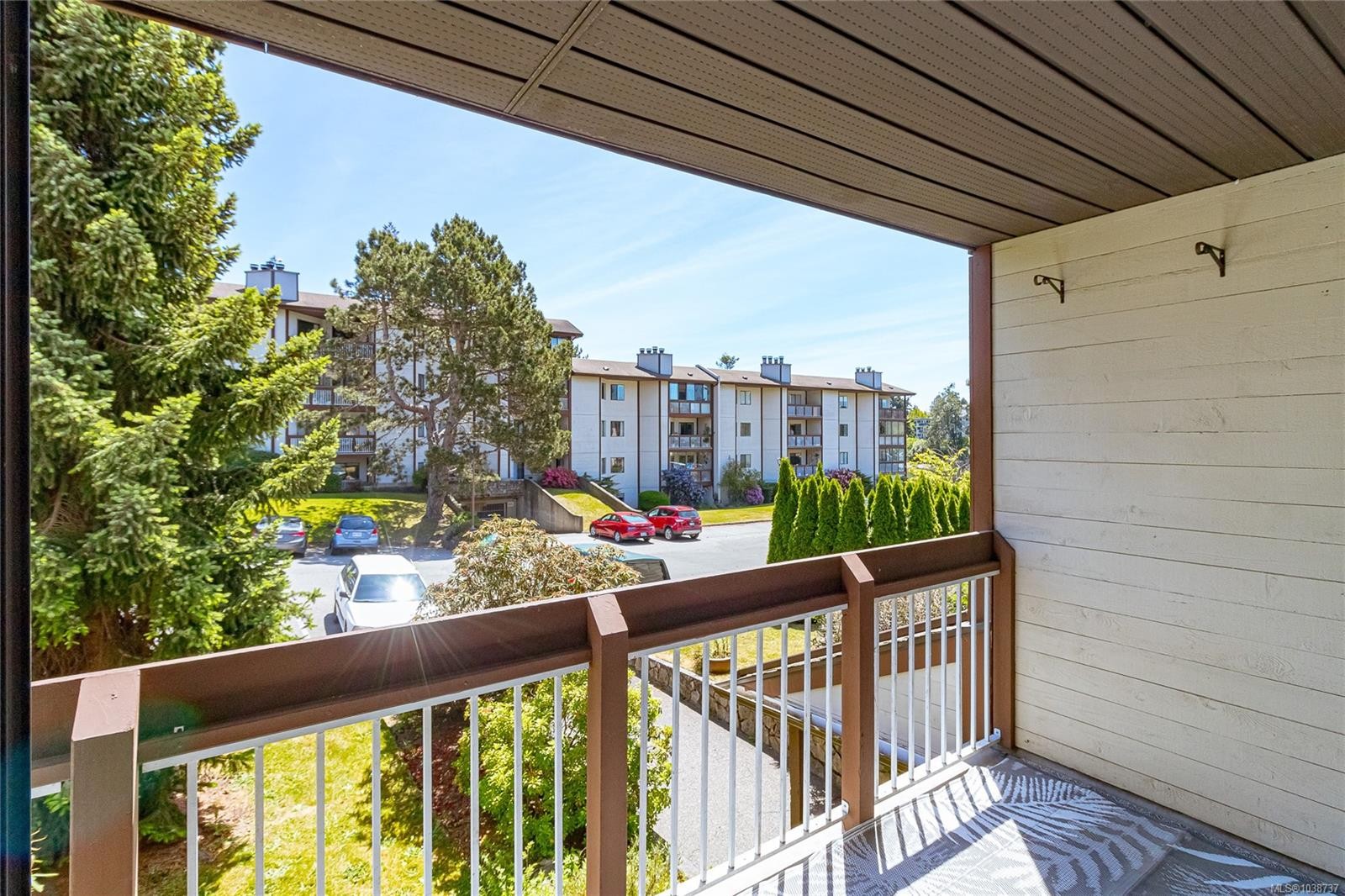 #310-73 Gorge Rd West, Saanich, BC