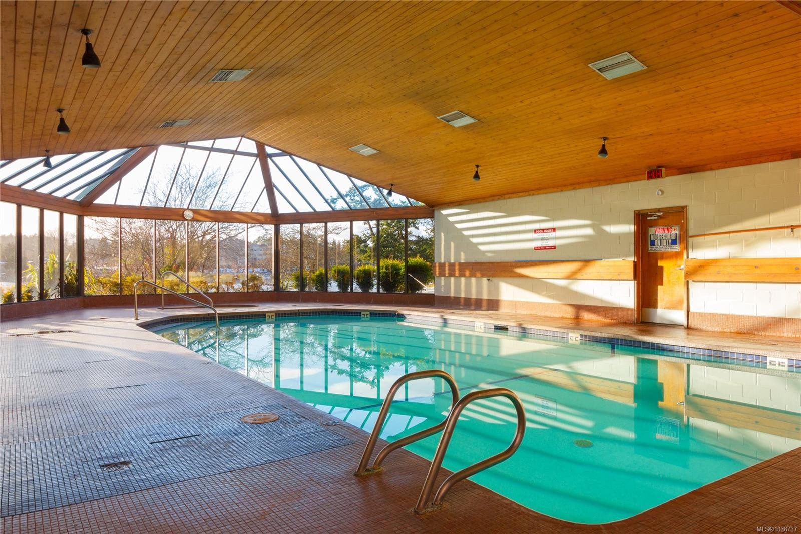 #310-73 Gorge Rd West, Saanich, BC
