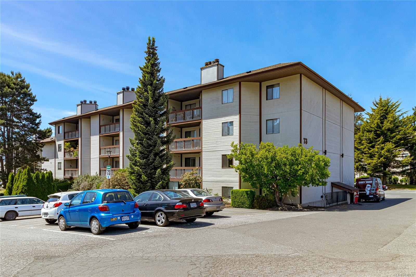 #310-73 Gorge Rd West, Saanich, BC