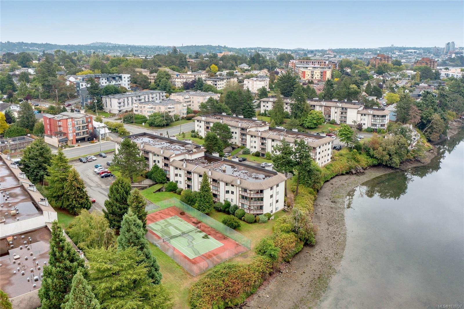 #310-73 Gorge Rd West, Saanich, BC