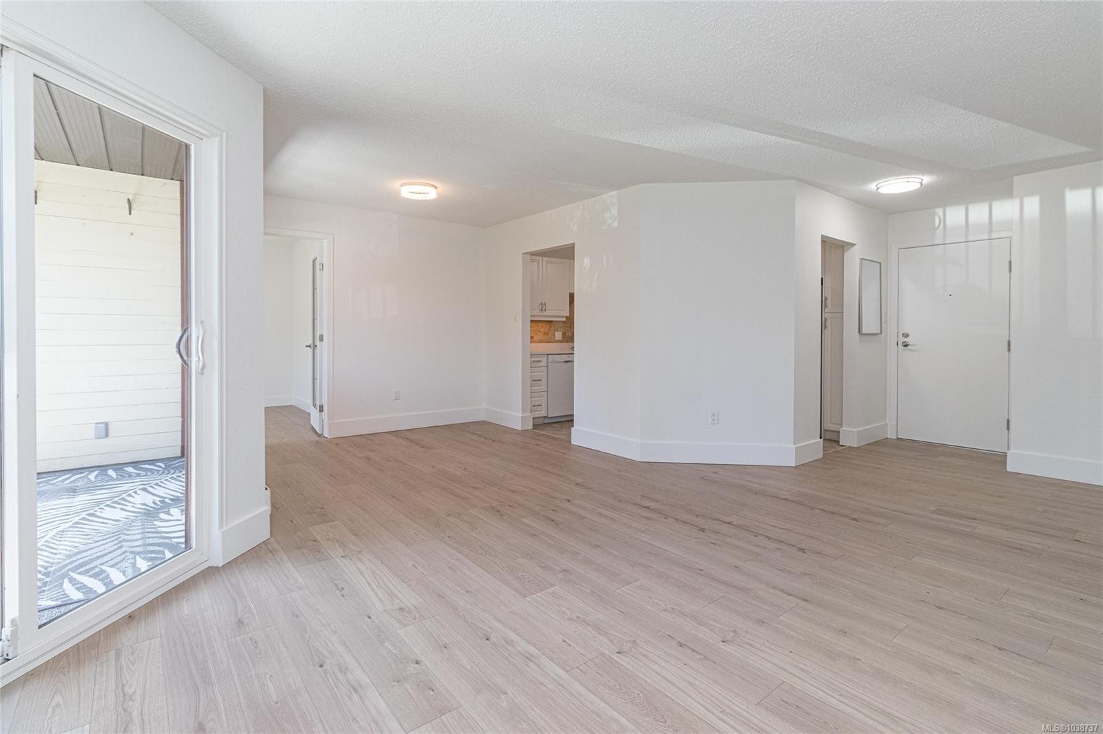 #310-73 Gorge Rd West, Saanich, BC