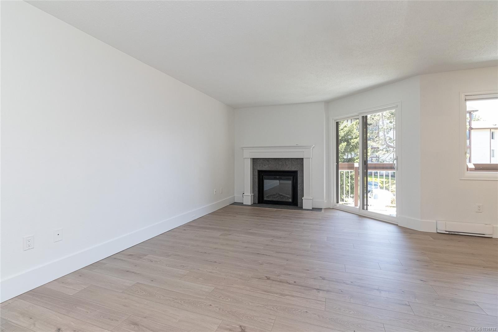 #310-73 Gorge Rd West, Saanich, BC