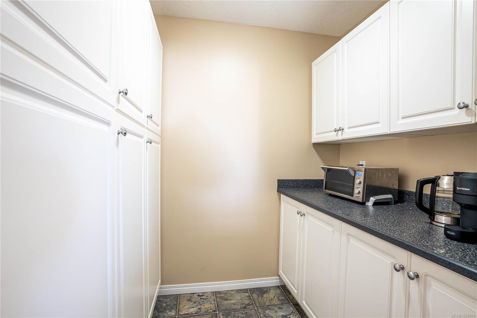 #306-5110 Cordova Bay Rd, Saanich, BC - Indoor Photo Showing Kitchen