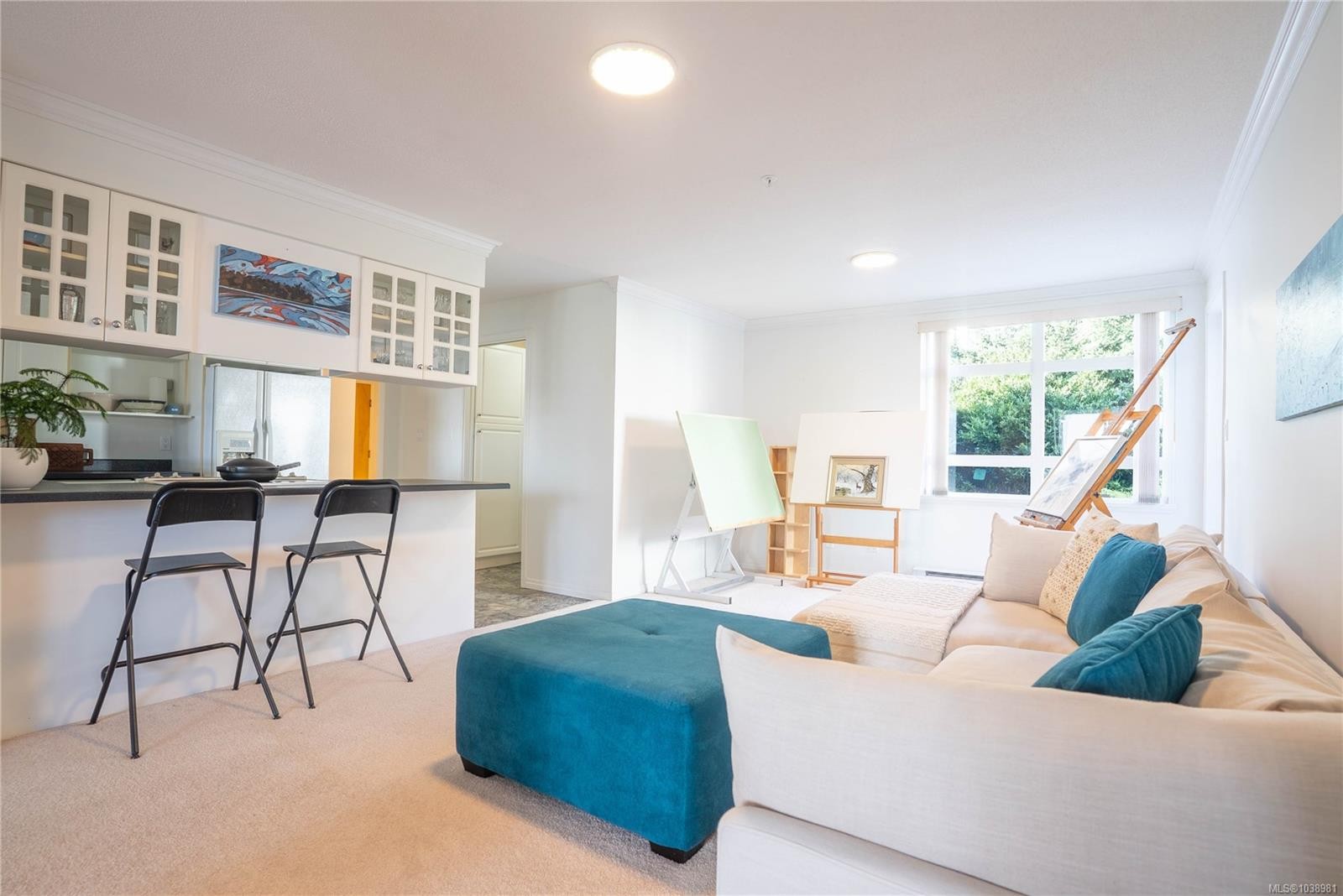 #306-5110 Cordova Bay Rd, Saanich, BC - Indoor