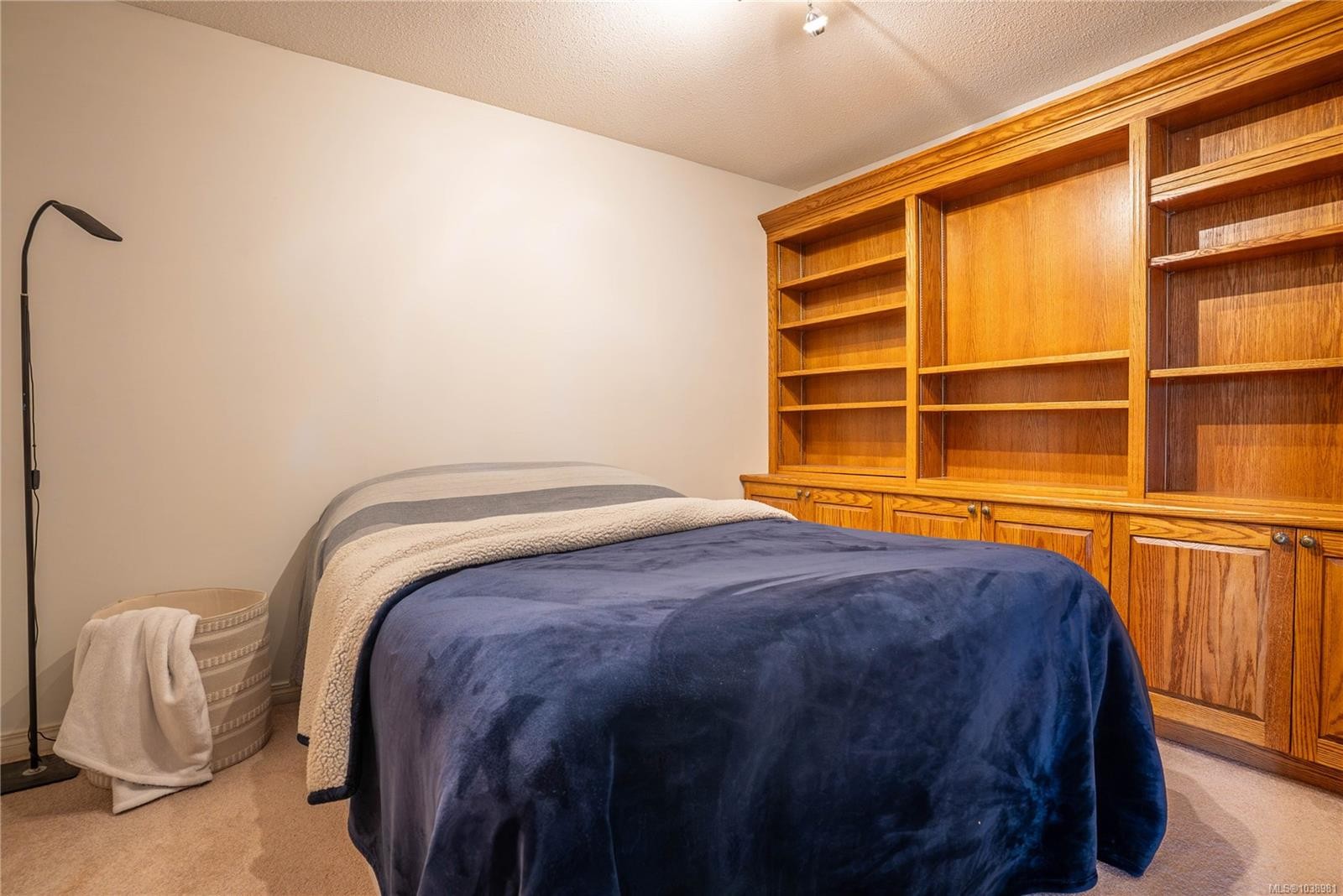 #306-5110 Cordova Bay Rd, Saanich, BC - Indoor Photo Showing Bedroom