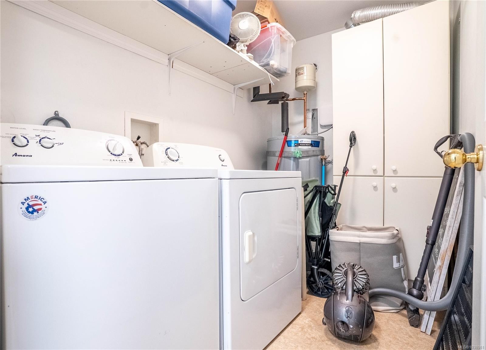 #306-5110 Cordova Bay Rd, Saanich, BC - Indoor Photo Showing Laundry Room