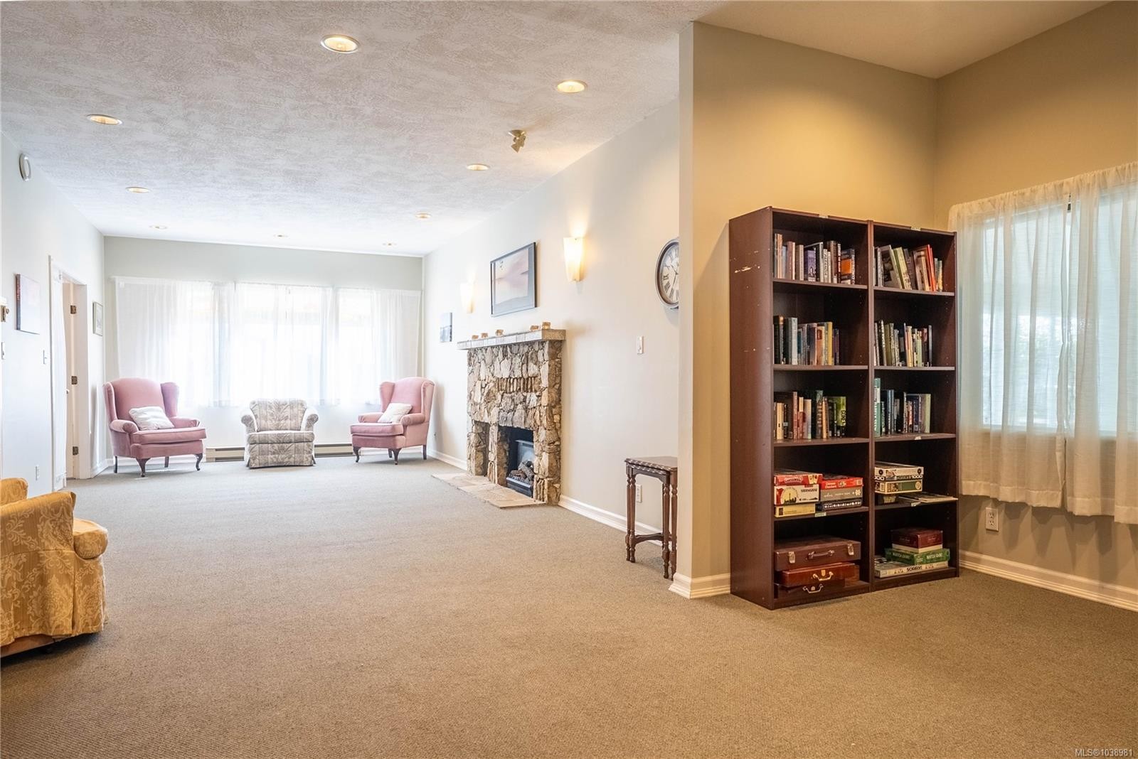 #306-5110 Cordova Bay Rd, Saanich, BC - Indoor With Fireplace