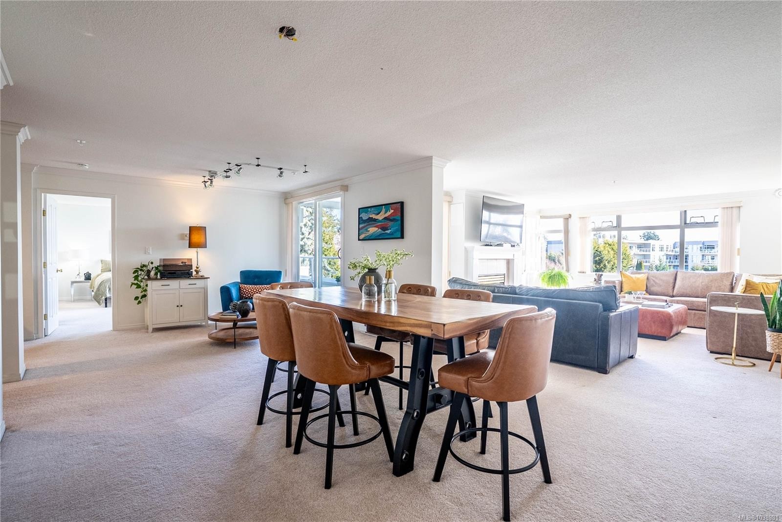 #306-5110 Cordova Bay Rd, Saanich, BC - Indoor