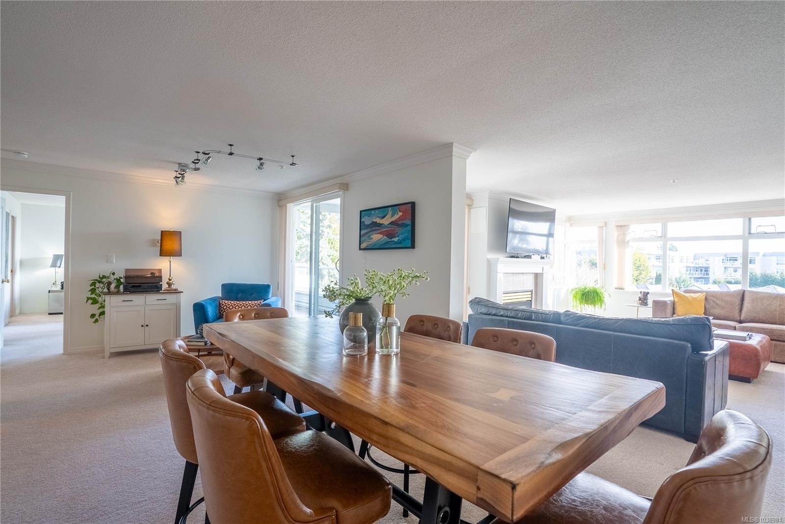 #306-5110 Cordova Bay Rd, Saanich, BC - Indoor Photo Showing Dining Room