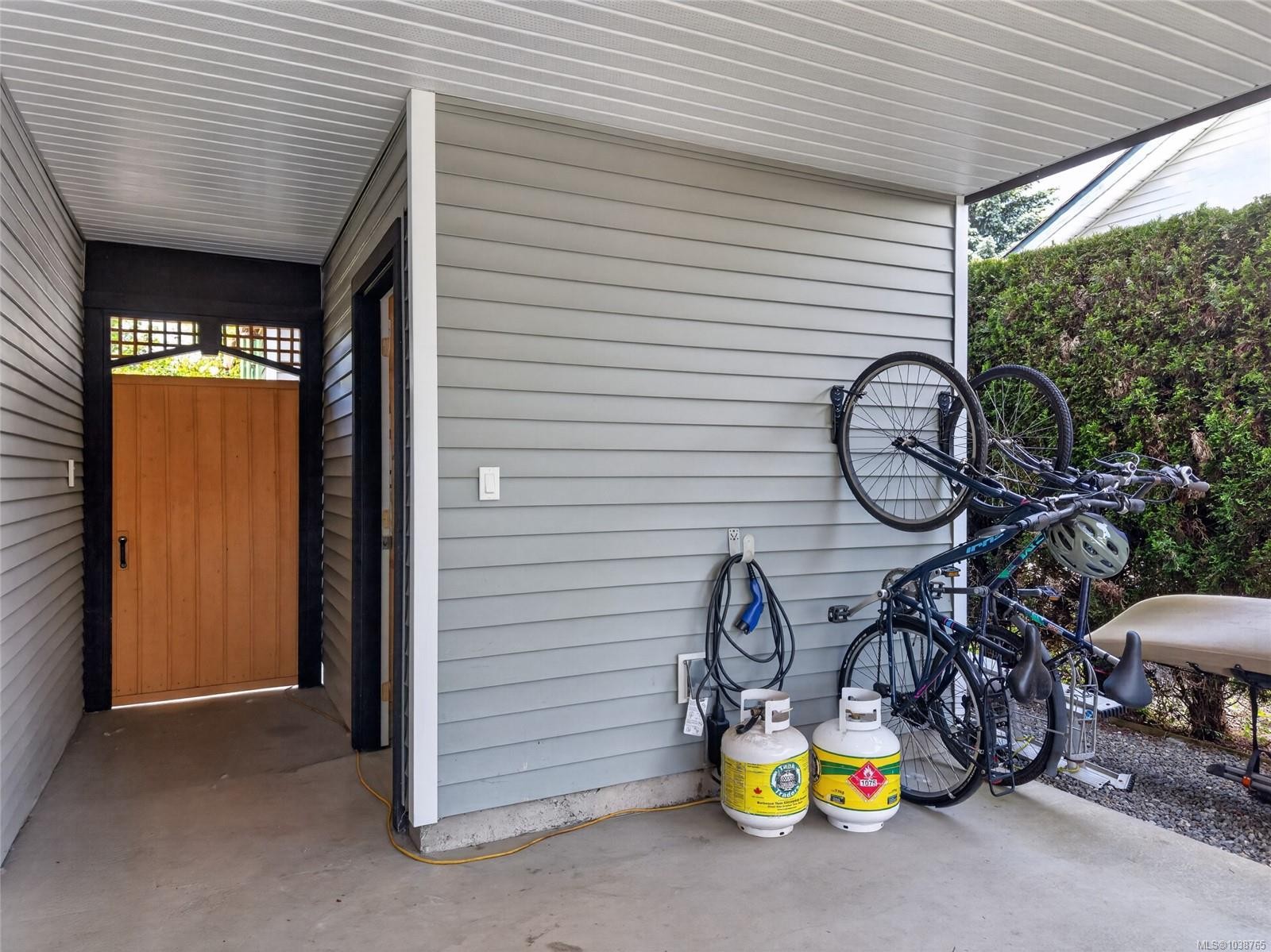 3305 Ninth St, Cumberland, BC