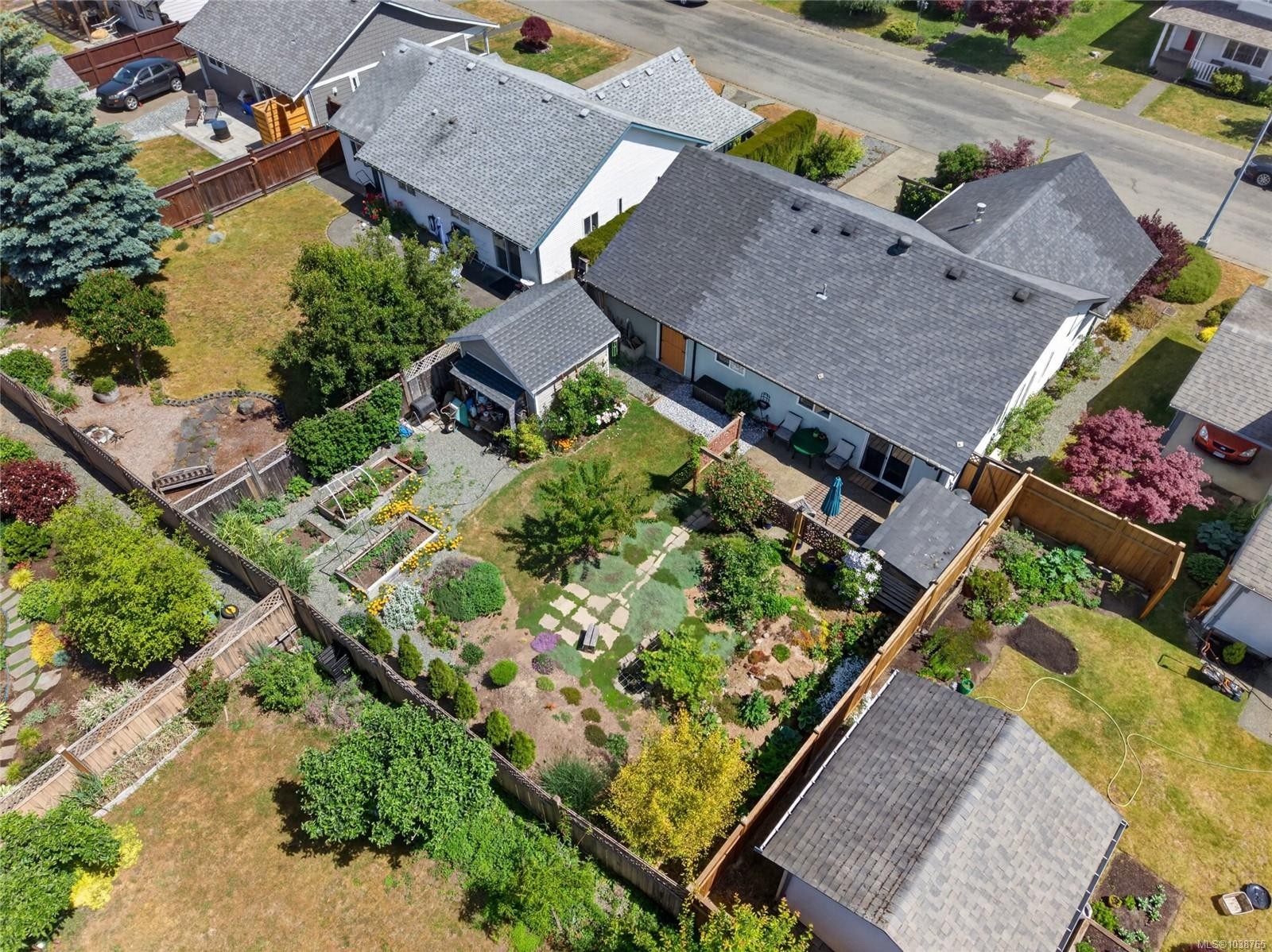 3305 Ninth St, Cumberland, BC