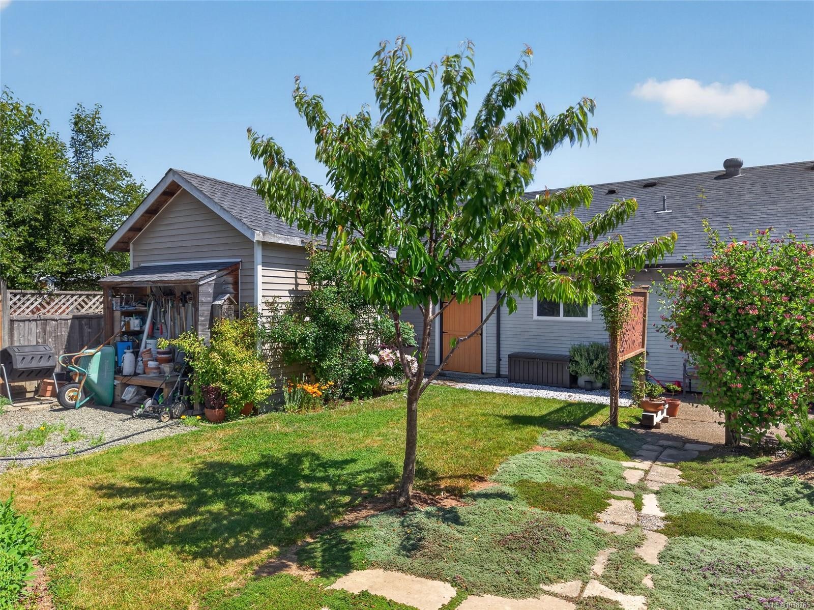 3305 Ninth St, Cumberland, BC