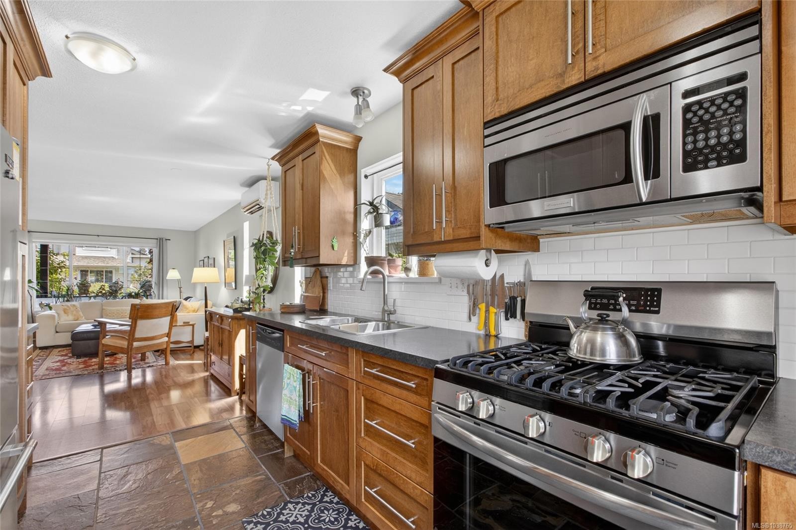 3305 Ninth St, Cumberland, BC