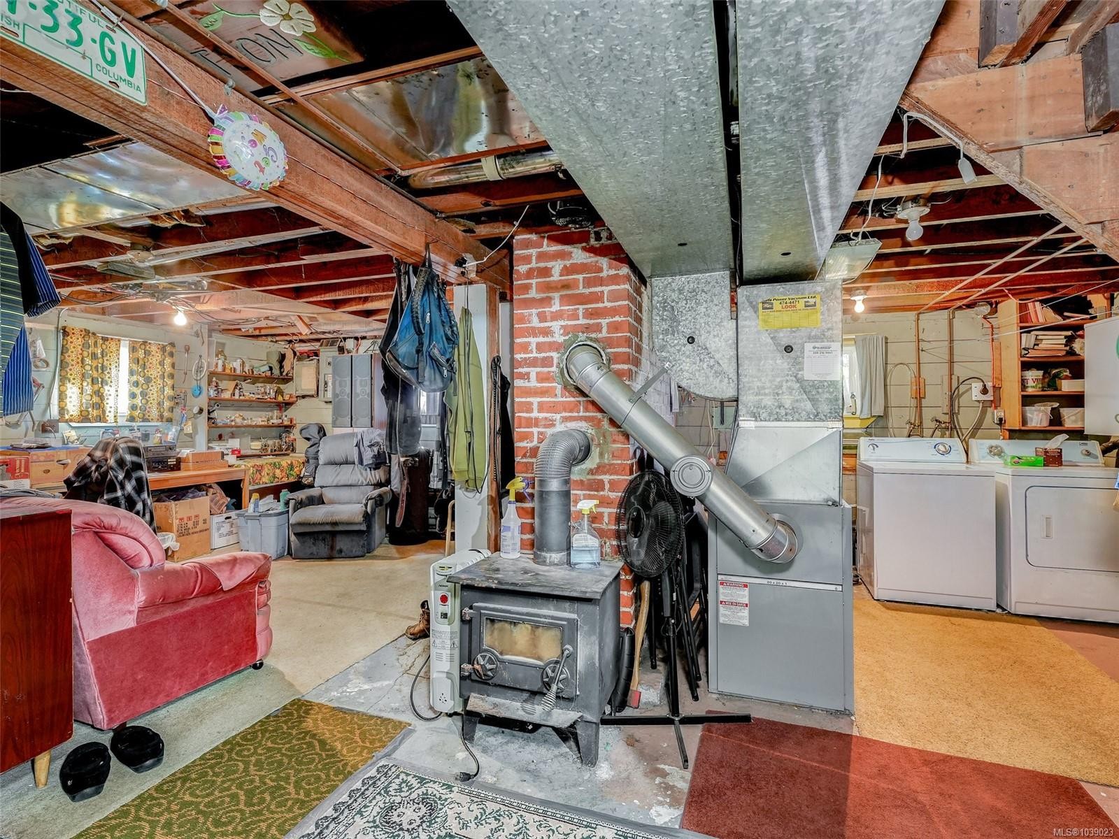 8 Camden Ave, View Royal, BC