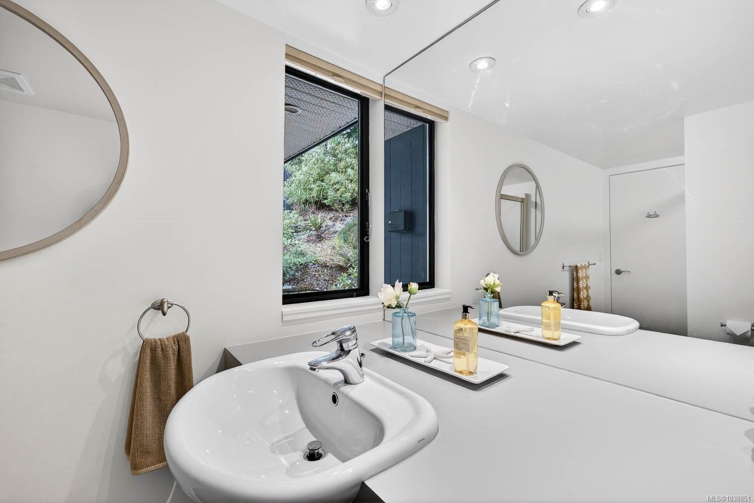 102 Village Terr, Salt Spring, BC
