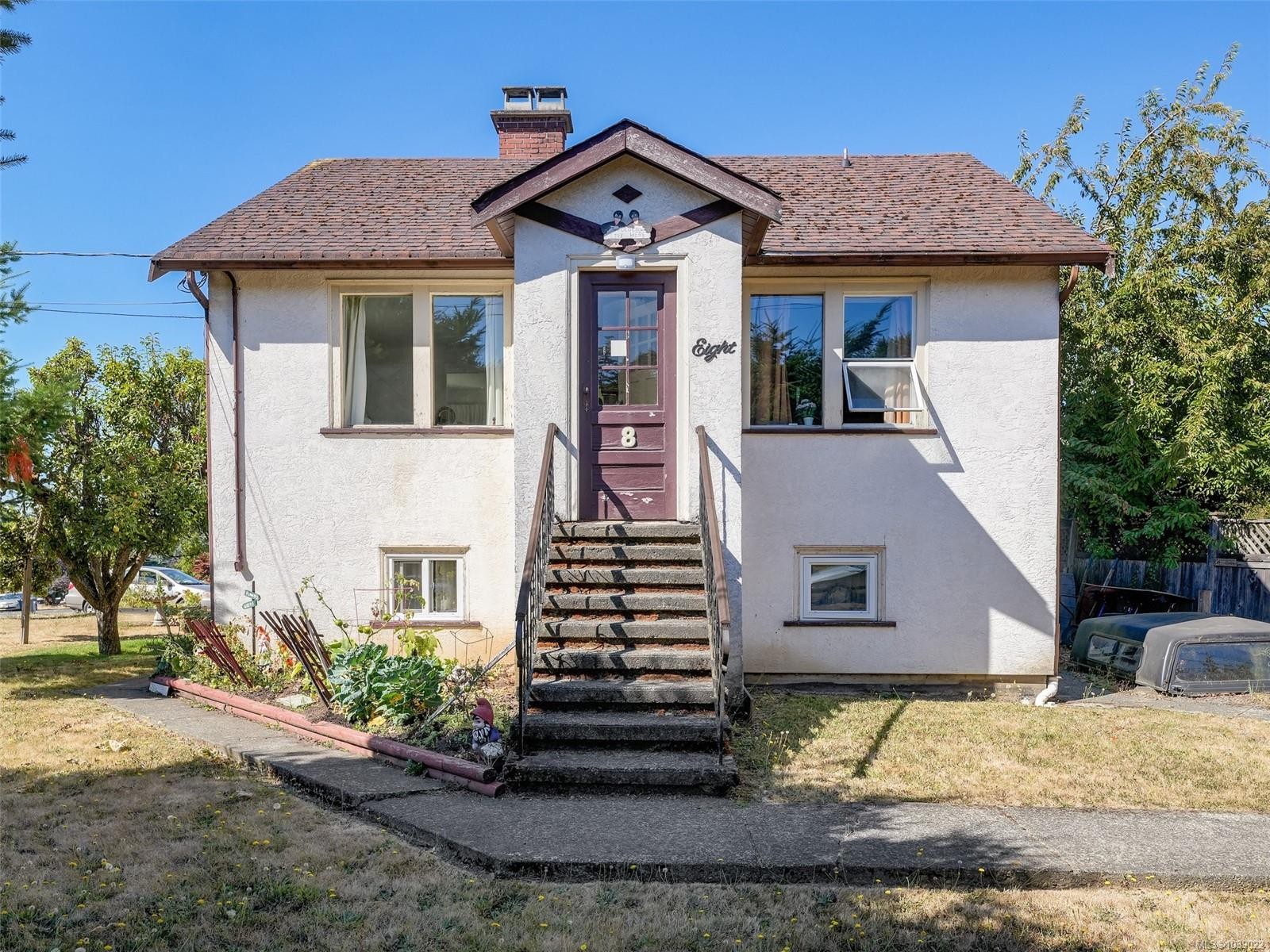 8 Camden Ave, View Royal, BC