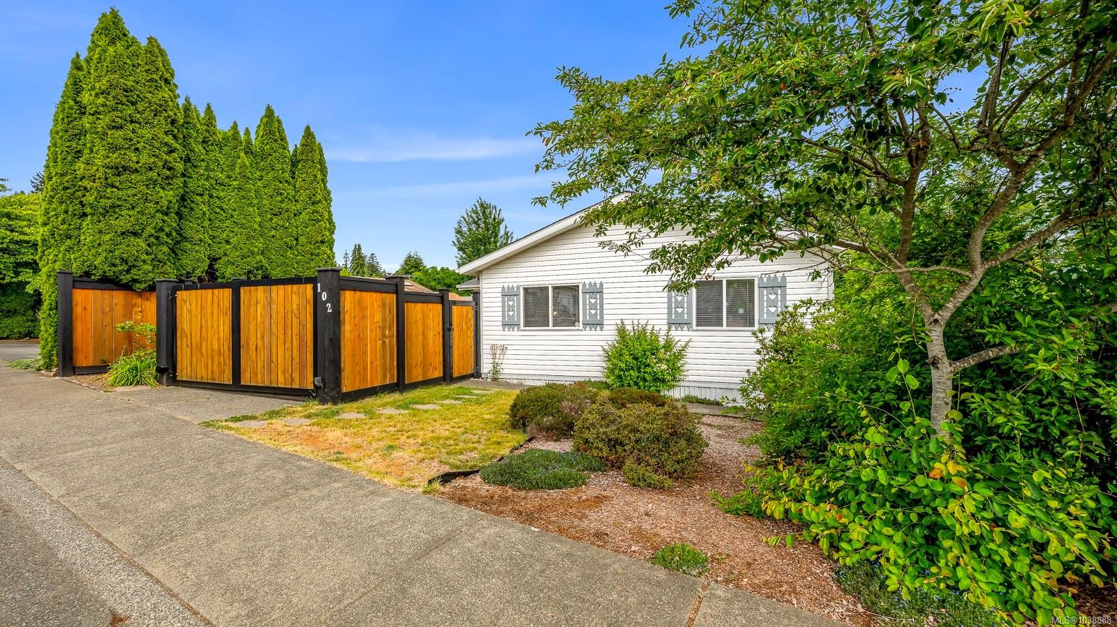 #102-2200 Lambert Dr, Courtenay, BC