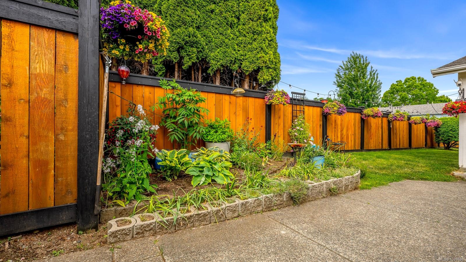 #102-2200 Lambert Dr, Courtenay, BC