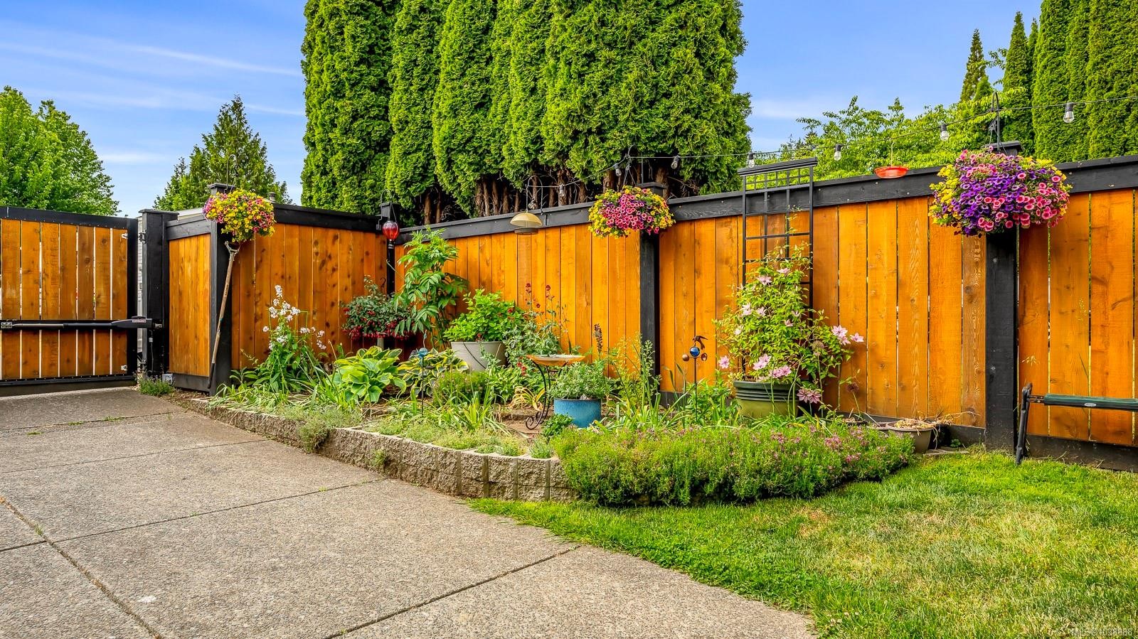 #102-2200 Lambert Dr, Courtenay, BC