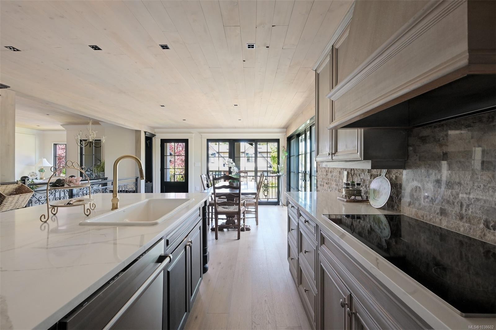 867 Victoria Ave, Oak Bay, BC