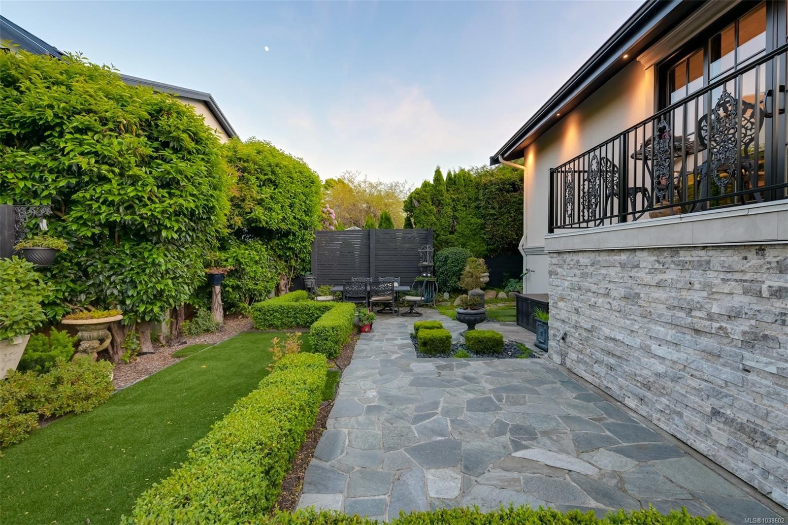 867 Victoria Ave, Oak Bay, BC