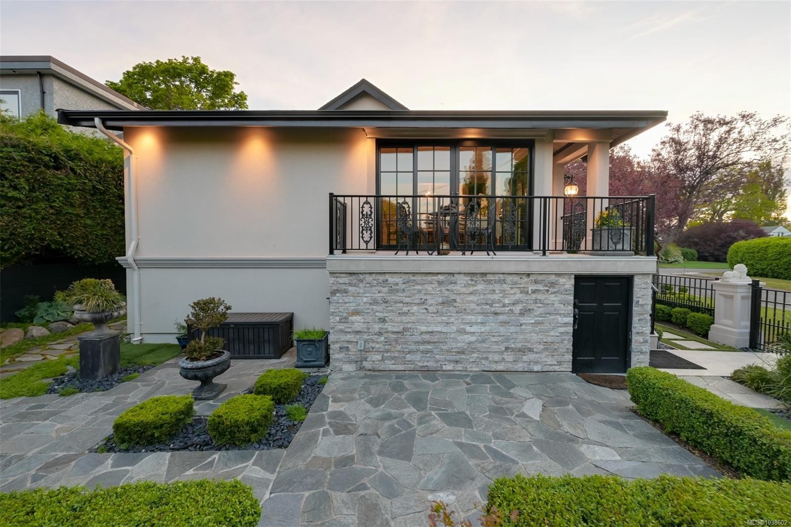 867 Victoria Ave, Oak Bay, BC